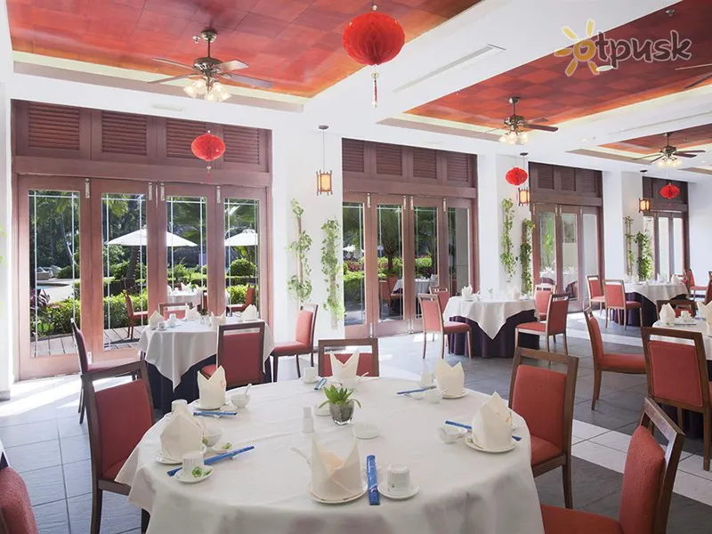 Фото отеля Holiday Inn Resort Sanya Bay 5* о. Хайнань Китай бари та ресторани