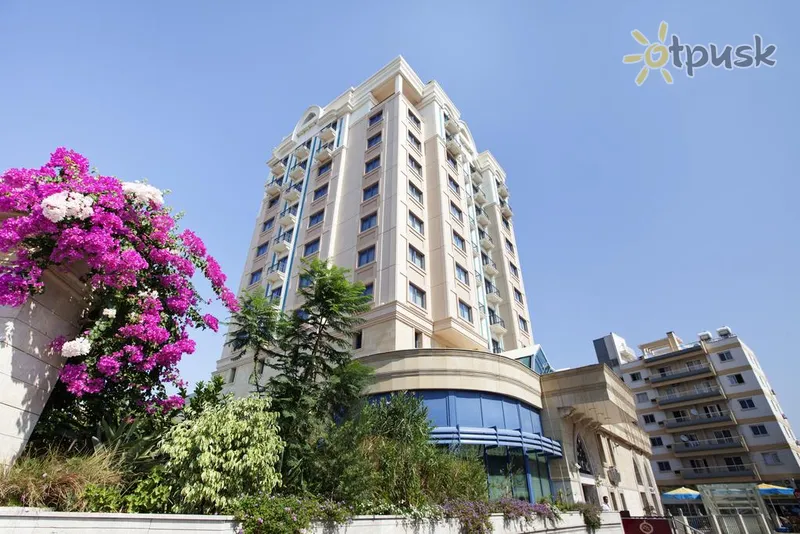 Фото отеля Merit Lefkosa Hotel & Casino 5* Nikosija Kipras išorė ir baseinai