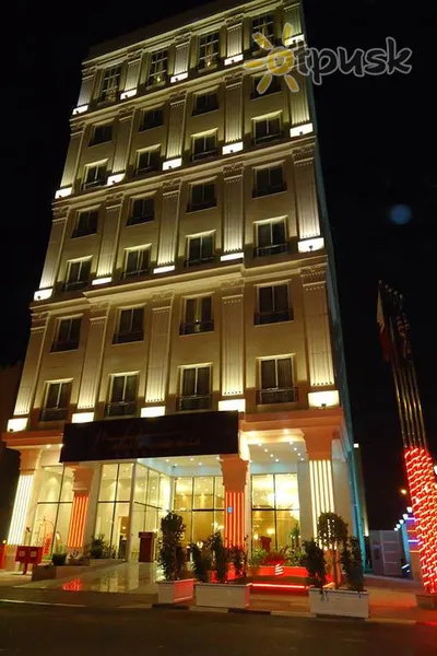 Фото отеля Strato Hotel By Warwick 4* Доха Катар экстерьер и бассейны
