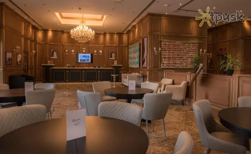 Фото отеля Strato Hotel By Warwick 4* Доха Катар лобі та інтер'єр
