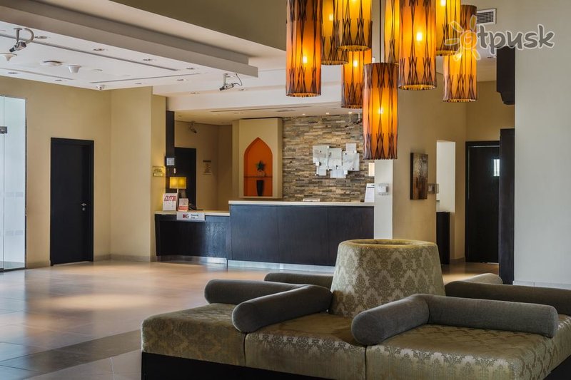 Фото отеля Holiday Inn Express Dubai Jumeirah 2* Дубай ОАЭ лобби и интерьер