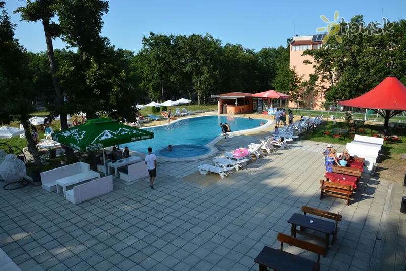 Фото отеля Нева 2* Primorsko Bulgarija išorė ir baseinai