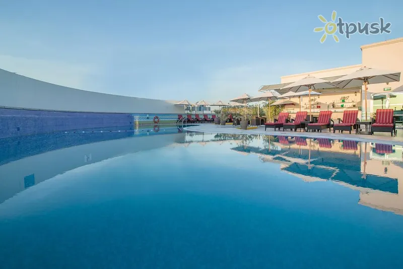 Фото отеля Holiday Inn Bur Dubai Embassy District 4* Дубай ОАЕ екстер'єр та басейни