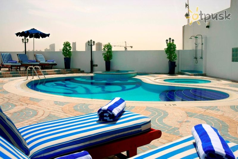Фото отеля Howard Johnson Bur Dubai 3* Дубай ОАЭ экстерьер и бассейны