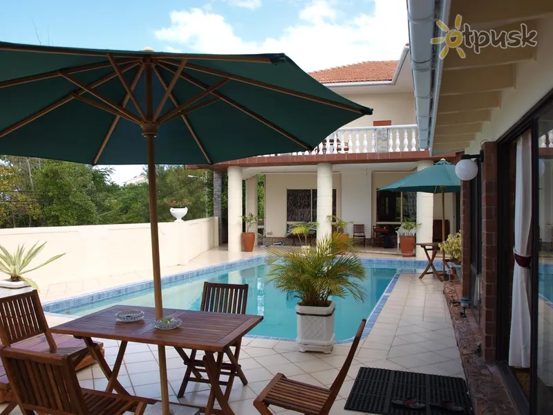 Фото отеля Carana Hilltop Villa 4* о. Маэ Сейшельские о-ва экстерьер и бассейны