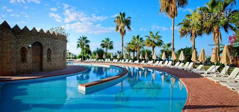 Фото отеля MC Beach Resort Hotel 5* Alanija Turkija išorė ir baseinai