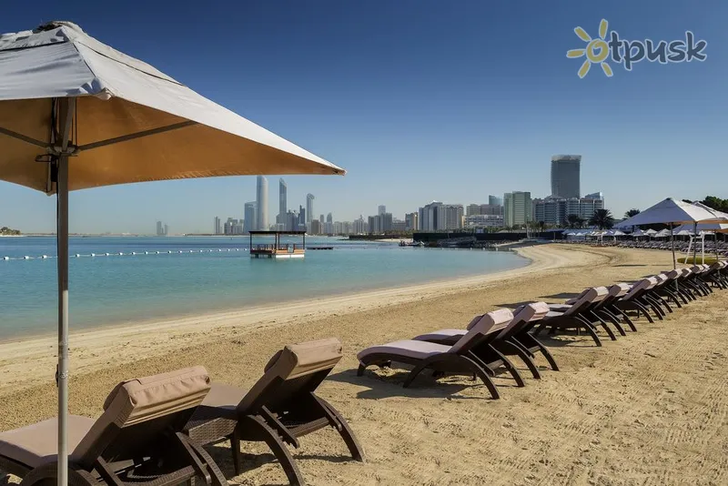 Фото отеля Radisson Blu Hotel & Resort Abu Dhabi Corniche 5* Абу Даби ОАЭ пляж