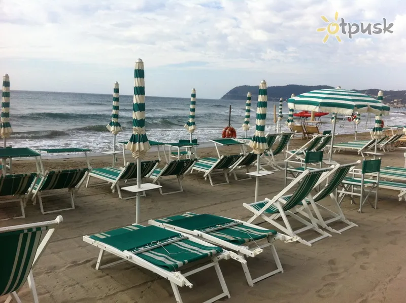 Фото отеля Flora Hotel 3* Алассіо Італія пляж