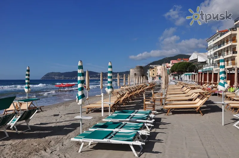 Фото отеля Flora Hotel 3* Алассіо Італія пляж