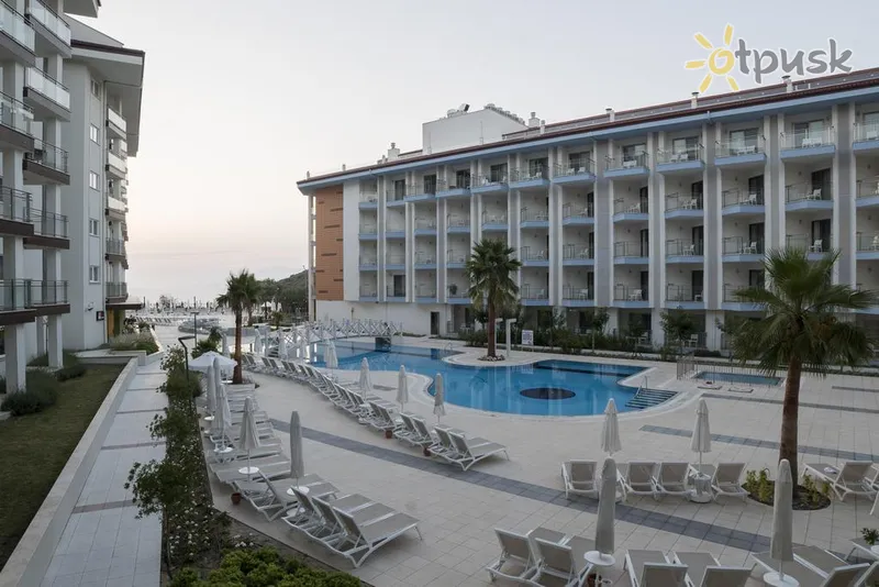 Фото отеля Ramada Hotel & Suites Kusadasi 5* Kušadasis Turkija išorė ir baseinai