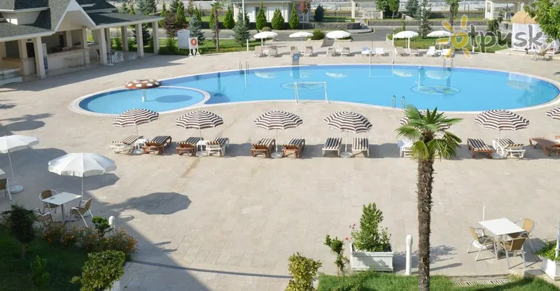 Фото отеля Qafqaz Qabala Sport Hotel 5* Габала Азербайджан экстерьер и бассейны