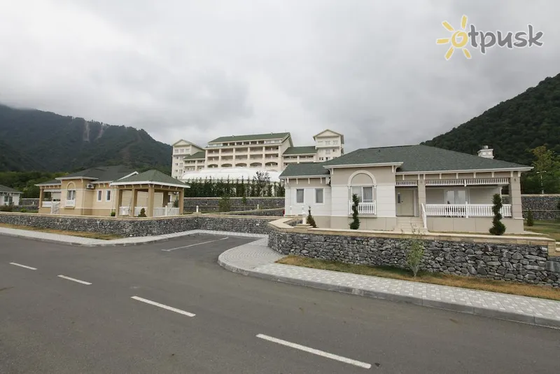 Фото отеля Qafqaz Riverside Resort Hotel 5* Gabala Azerbaidžanas išorė ir baseinai