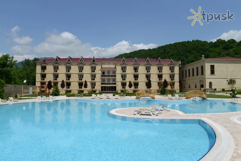 Фото отеля Qafqaz Yeddi Gozel Hotel 3* Габала Азербайджан экстерьер и бассейны