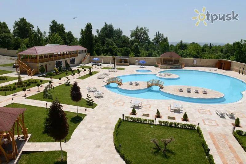 Фото отеля Qafqaz Yeddi Gozel Hotel 3* Габала Азербайджан экстерьер и бассейны