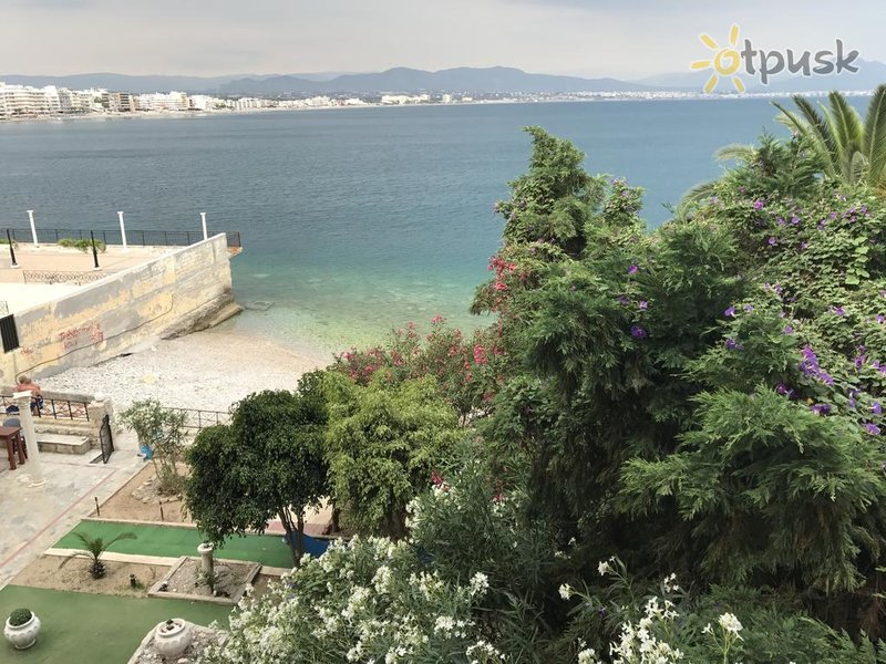 Фото отеля Aegli Hotel 3* Loutraki Grieķija ārpuse un baseini