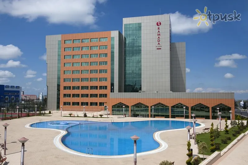 Фото отеля Ramada Plaza Gence 5* Гянджа Азербайджан екстер'єр та басейни
