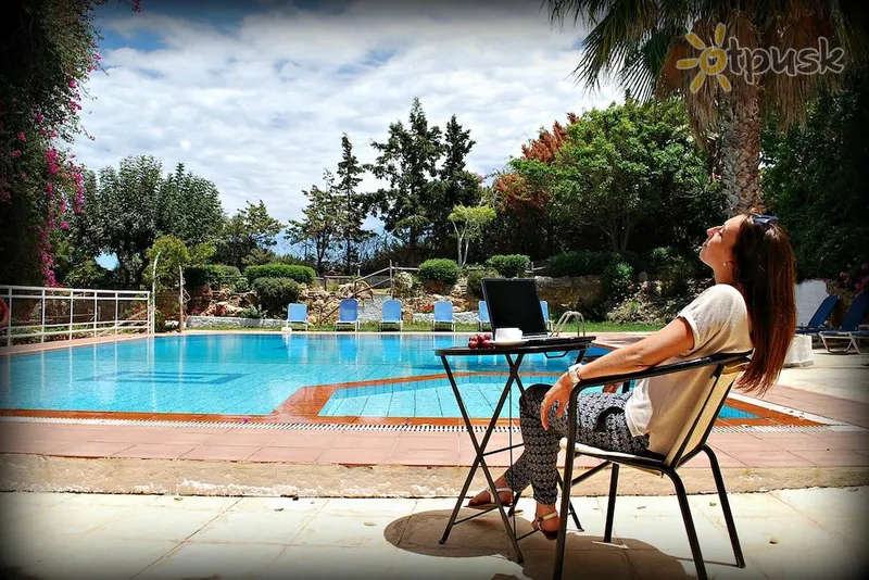 Фото отеля Iliostasi Beach Apartments 3* Kreta – Heraklionas Graikija išorė ir baseinai