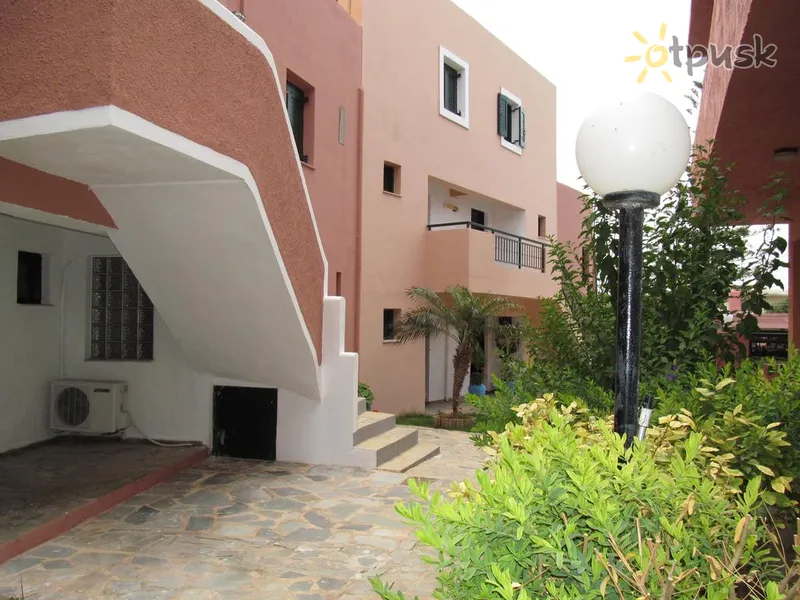 Фото отеля Kri-Kri Village Holiday Apartments 3* о. Крит – Іракліон Греція екстер'єр та басейни