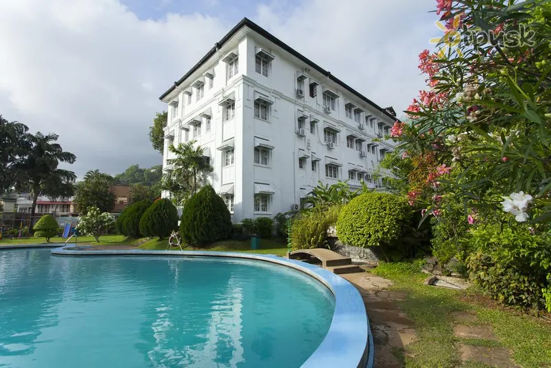 Фото отеля Suisse Hotel 4* Канди Шри-Ланка экстерьер и бассейны