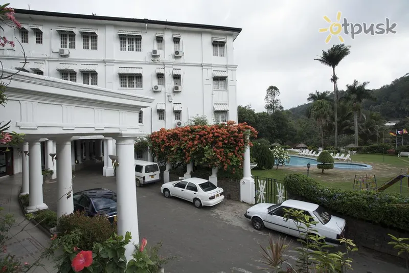 Фото отеля Suisse Hotel 4* Kandijs Šrilanka ārpuse un baseini