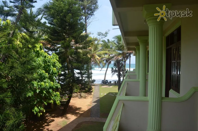 Фото отеля Time n Tide Beach Resort 2* Хиккадува Шри-Ланка номера