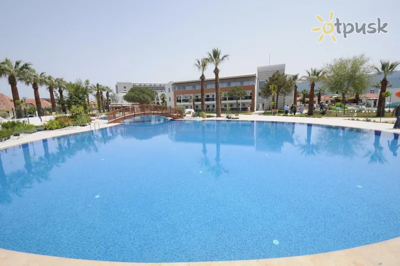 Фото отеля Palm Wings Kusadasi Beach Resort & Spa 5* Кушадаси Туреччина екстер'єр та басейни