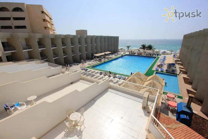 Фото отеля Beach Hotel Sharjah 3* Шарджа ОАЭ экстерьер и бассейны