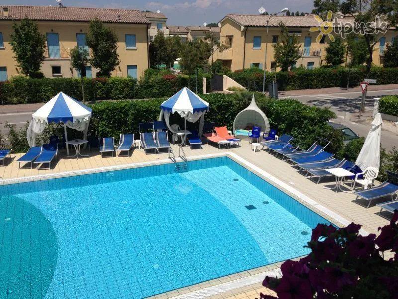 Фото отеля Harry's Hotel 3* Lido di Jesolo Italija išorė ir baseinai
