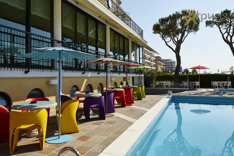 Фото отеля Termini Beach Hotel & Suites 4* Лидо Ди Езоло Италия экстерьер и бассейны