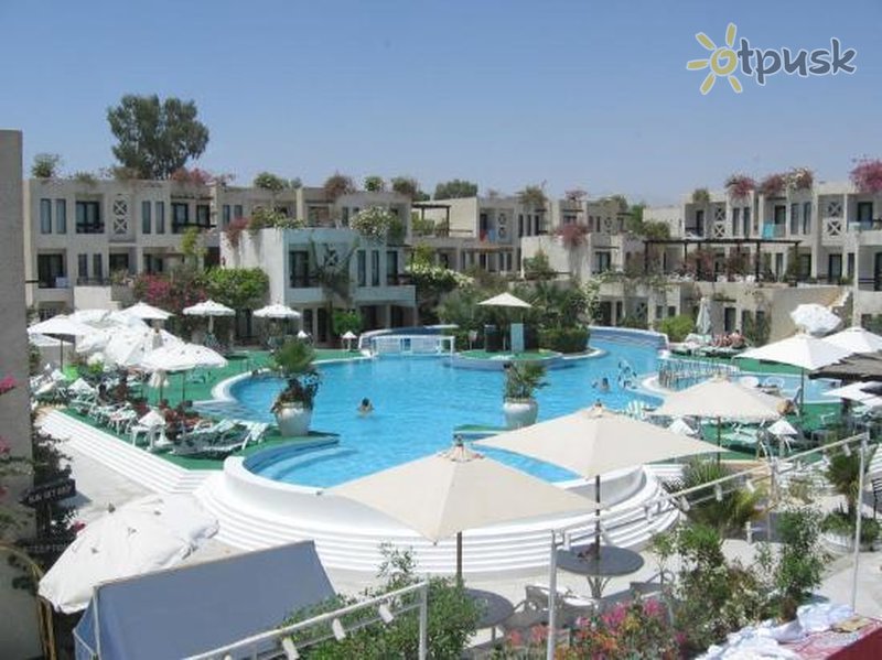 Фото отеля Kahramana Hotel 3* Шарм эль Шейх Египет экстерьер и бассейны