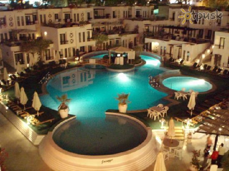 Фото отеля Kahramana Hotel 3* Шарм эль Шейх Египет экстерьер и бассейны