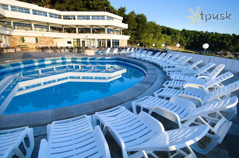 Фото отеля Adriatiq Resort Fontana 2* о. Хвар Хорватия экстерьер и бассейны