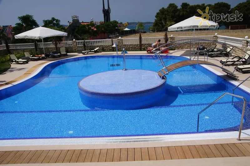 Фото отеля Miramare Hotel 4* Vodice Kroatija išorė ir baseinai