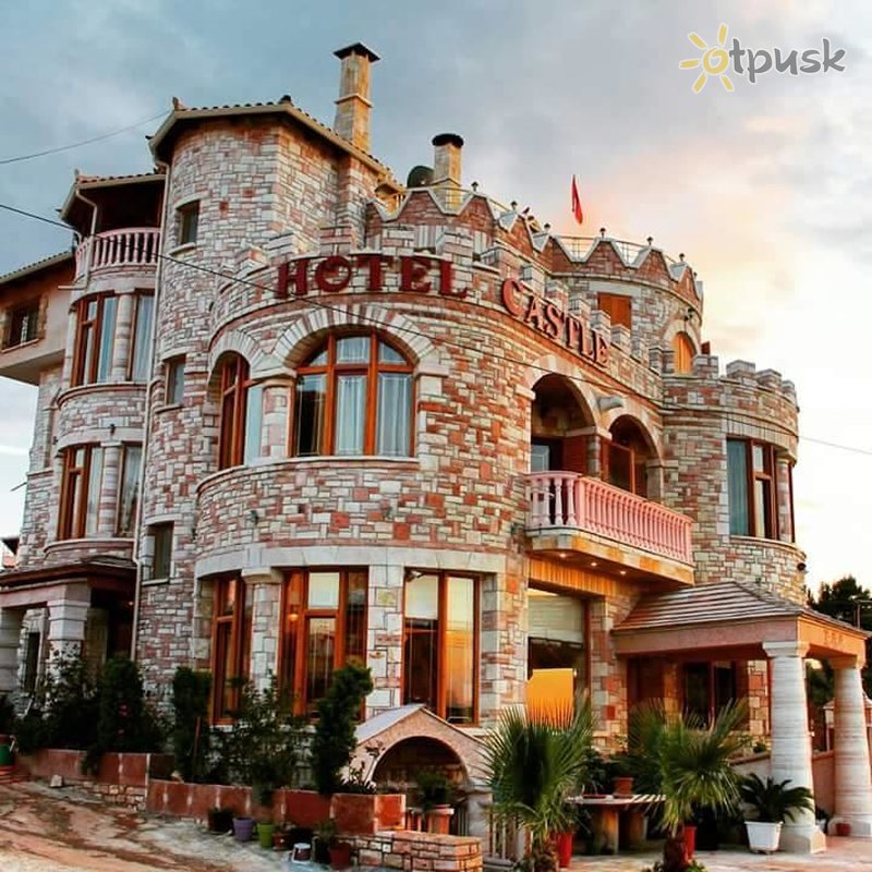 Фото отеля Castle Hotel 4* Ксамил Албания экстерьер и бассейны