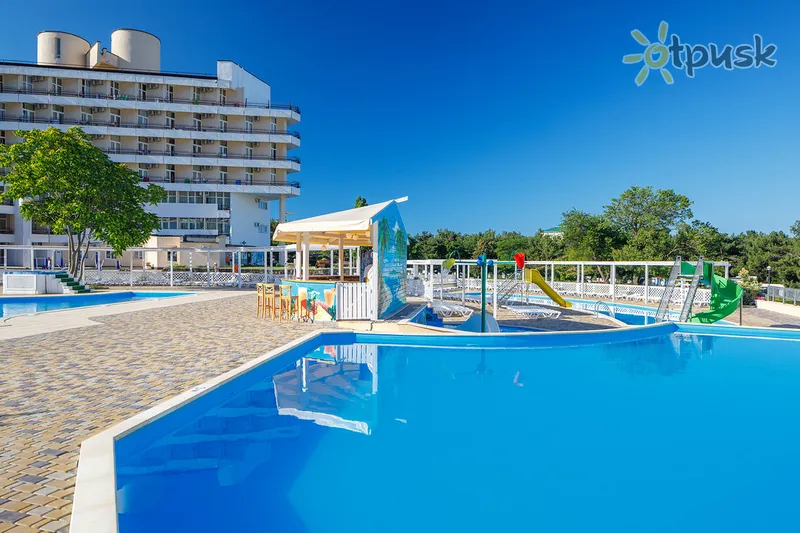 Фото отеля Alean Family Resort & Spa Biarritz 4* Геленджик россия экстерьер и бассейны