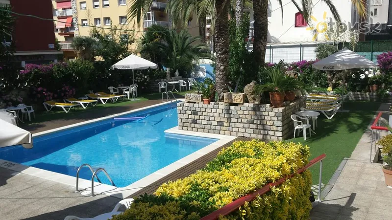 Фото отеля Mar Blau Apartments 2* Kosta del Maresme Spānija ārpuse un baseini