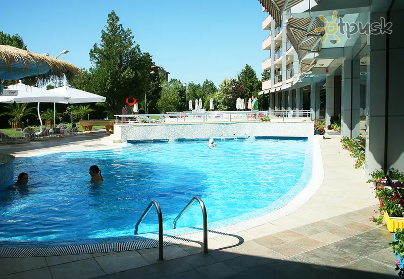 Фото отеля Flamingo Hotel 4* Saulainā pludmale Bulgārija ārpuse un baseini