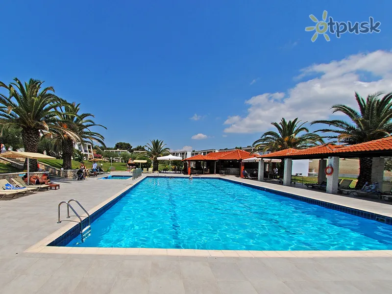 Фото отеля Iris Hotel 3* Halkidiki — Kasandra Grieķija ārpuse un baseini