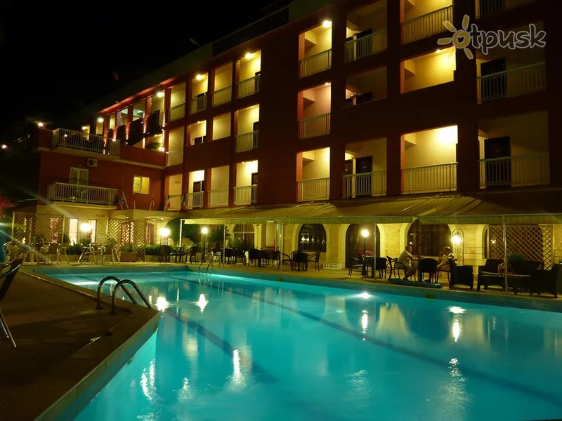 Фото отеля Oasis Hotel 3* Korfu Graikija barai ir restoranai