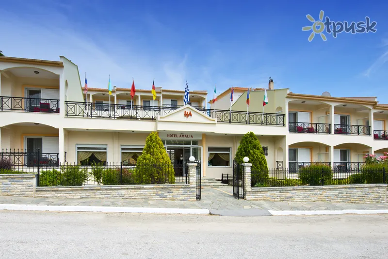 Фото отеля Amalia Hotel Apartments 3* Kavala Grieķija ārpuse un baseini