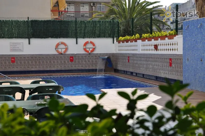 Фото отеля Casablanca Suites Apartamentos 3* Kosta del Maresme Spānija ārpuse un baseini