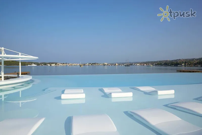 Фото отеля Nikki Beach Resort & Spa 5* Peloponesas Graikija išorė ir baseinai