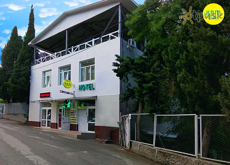 Фото отеля KRM Hotel 2* Алушта Крим екстер'єр та басейни