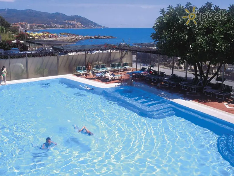 Фото отеля Bellevue et Mediterranee Hotel 4* Діано Маріна Італія екстер'єр та басейни