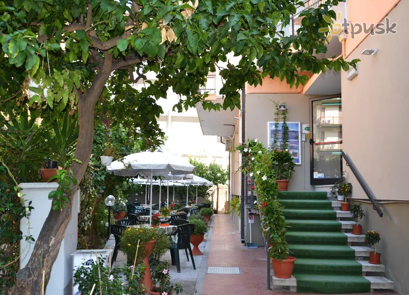 Фото отеля Capri Hotel 3* Диано Марина Италия экстерьер и бассейны