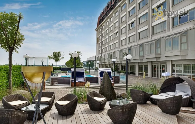 Фото отеля Hilton Vienna Danube Waterfront 4* Вена Австрия экстерьер и бассейны