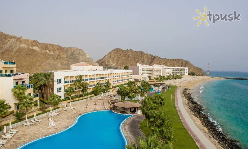 Фото отеля Radisson Blu Resort Fujairah 5* Фуджейра ОАЭ экстерьер и бассейны