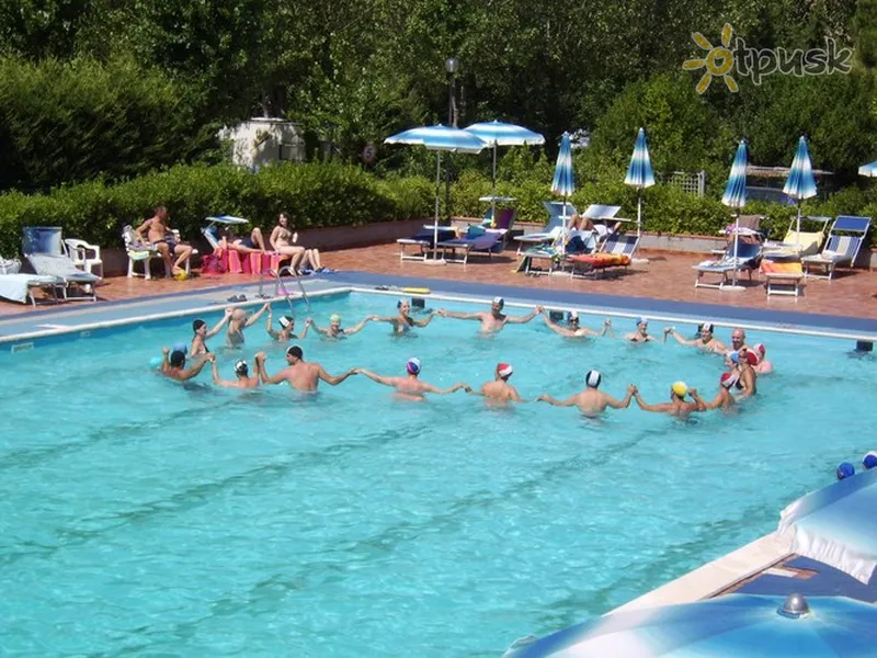 Фото отеля Paradise Vacanze 2* Ankona Italija išorė ir baseinai