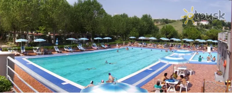 Фото отеля Paradise Vacanze 2* Ankona Italija išorė ir baseinai