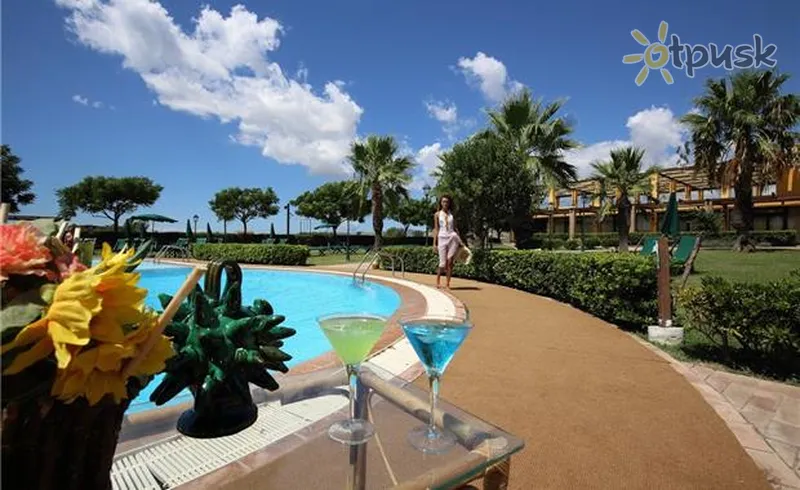 Фото отеля Marina del Marchese Beach Resort 4* Калабрия Италия экстерьер и бассейны